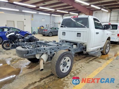 Trzecie zdjęcie samochodu z tyłu: 2022 RAM 2500 TRADESMAN 6.4L V8 4X4 8' BOX VIN:3C6MR5AJ7NG315464 - miniatura