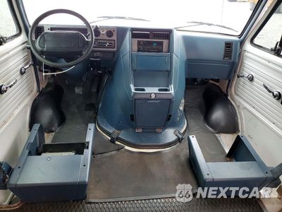 Zdjęcie 8 z 16 samochodu: 1995 CHEVROLET G20 VIN:1GCEG25K9SF221670 - miniatura