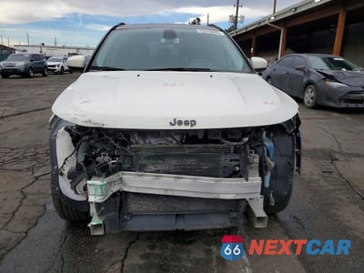 Piąte zdjęcie samochodu w środku: 2018 JEEP COMPASS LATITUDE VIN:3C4NJDBB3JT400809 - miniatura