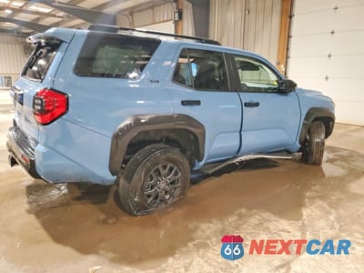 Trzecie zdjęcie samochodu z tyłu: 2025 TOYOTA 4RUNNER SR5 VIN:JTEVA5BR7S5021666 - miniatura