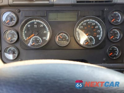Zdjęcie 8 z 10 samochodu: 2018 FREIGHTLINER CASCADIA 125