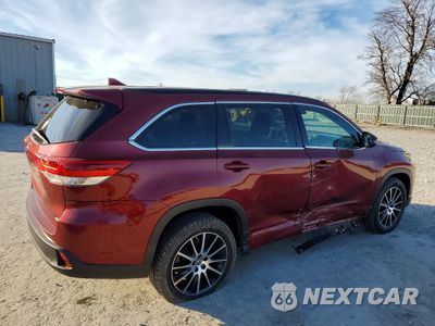 Trzecie zdjęcie samochodu z tyłu: 2018 TOYOTA HIGHLANDER SE VIN:5TDKZRFH8JS531400 - miniatura