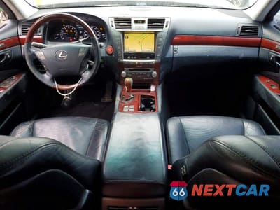 Zdjęcie 8 z 12 samochodu: 2010 LEXUS LS 460 VIN:JTHCL5EF8A5006601 - miniatura