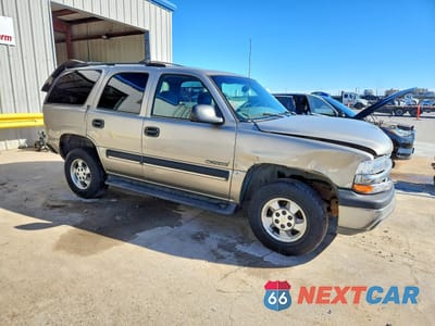 Czwarte zdjęcie samochodu z boku: 2001 CHEVROLET TAHOE C1500 VIN:1GNEC13T21R179963 - miniatura