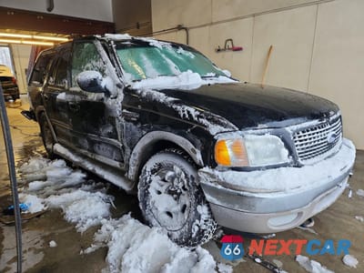 Czwarte zdjęcie samochodu z boku: 2002 FORD EXPEDITION EDDIE BAUER VIN:1FMFU18L22LA37339 - miniatura