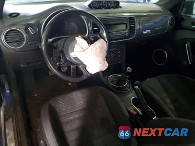 Zdjęcie 8 z 13 samochodu: 2012 VOLKSWAGEN BEETLE TURBO VIN:3VW467AT5CM640219 - miniatura