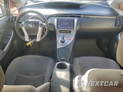 Zdjęcie 8 z 13 samochodu: 2015 TOYOTA PRIUS VIN:JTDKN3DU9F1975513 - miniatura