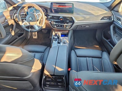 Zdjęcie 8 z 12 samochodu: 2023 BMW M550XI VIN:WBA13BK00PCM25650 - miniatura