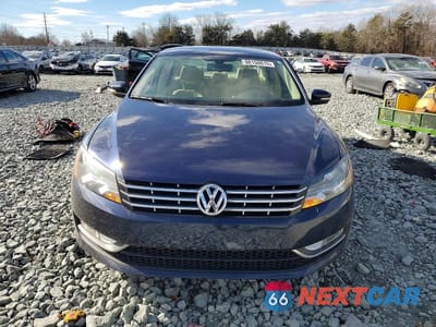 Piąte zdjęcie samochodu w środku: 2015 VOLKSWAGEN PASSAT SEL VIN:1VWCS7A35FC018880 - miniatura
