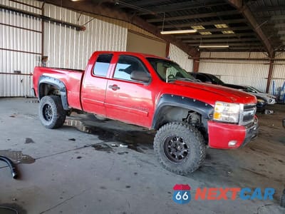 Czwarte zdjęcie samochodu z boku: 2008 CHEVROLET SILVERADO K1500 VIN:2GCEK19J781305383 - miniatura