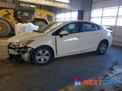 2018 CHEVROLET CRUZE LS 1G1BC5SM8J7136858 - główne zdjęcie licytacji z USA - miniatura
