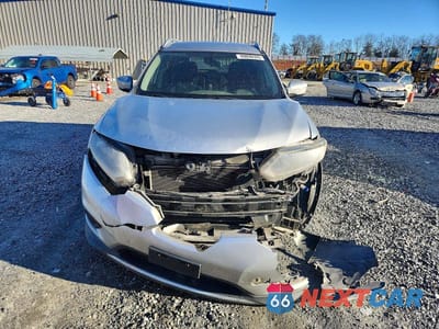 Piąte zdjęcie samochodu w środku: 2015 NISSAN ROGUE S VIN:KNMAT2MV8FP514255 - miniatura