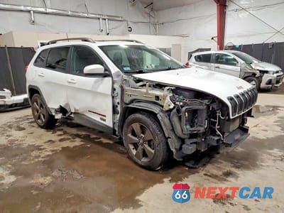 Czwarte zdjęcie samochodu z boku: 2017 JEEP CHEROKEE LATITUDE VIN:1C4PJMCS4HW509047 - miniatura