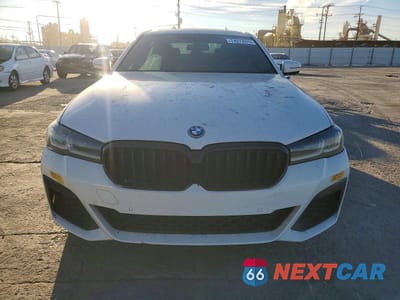 Piąte zdjęcie samochodu w środku: 2022 BMW 530E VIN:WBA13AG01NCJ51181 - miniatura