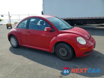 Czwarte zdjęcie samochodu z boku: 2010 VOLKSWAGEN NEW BEETLE VIN:3VWPG3AG8AM010827 - miniatura