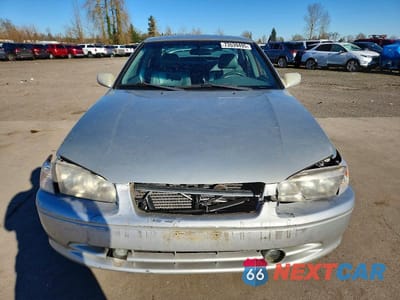 Piąte zdjęcie samochodu w środku: 2000 TOYOTA CAMRY VIN:4T1BF28K0YU092767 - miniatura