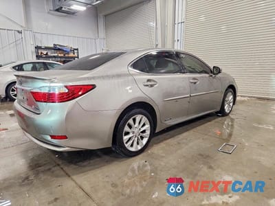 Trzecie zdjęcie samochodu z tyłu: 2015 LEXUS ES 300H VIN:JTHBW1GG6F2081081 - miniatura