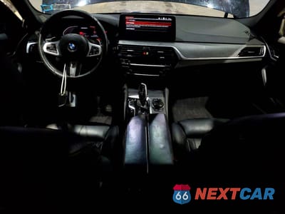 Zdjęcie 8 z 13 samochodu: 2021 BMW M550XI VIN:WBA13BK07MCG37704 - miniatura