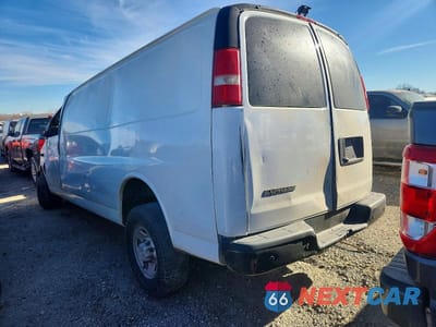 Drugie zdjęcie samochodu z przodu: 2020 CHEVROLET EXPRESS G2500 VIN:1GCWGBFP0L1145477 - miniatura