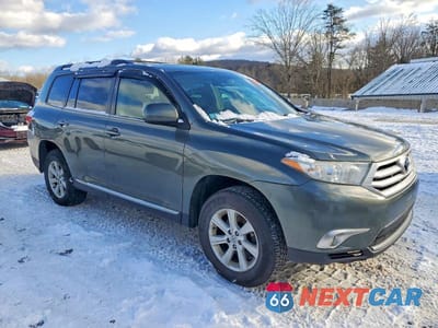 Czwarte zdjęcie samochodu z boku: 2012 TOYOTA HIGHLANDER VIN:5TDBK3EH4CS145451 - miniatura