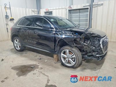 Czwarte zdjęcie samochodu z boku: 2020 AUDI Q3 PREMIUM S LINE VIN:WA1DECF35L1012868 - miniatura