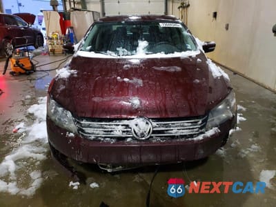 Piąte zdjęcie samochodu w środku: 2013 VOLKSWAGEN PASSAT S VIN:1VWAP7A38DC125475 - miniatura