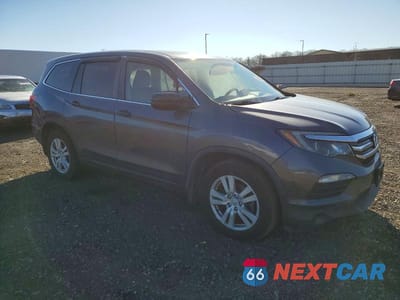 Czwarte zdjęcie samochodu z boku: 2018 HONDA PILOT LX VIN:5FNYF5H15JB014782 - miniatura