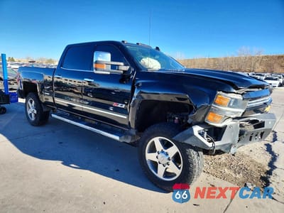 Czwarte zdjęcie samochodu z boku: 2017 CHEVROLET SILVERADO K2500 HEAVY DUTY LTZ VIN:1GC1KWEY5HF244865 - miniatura