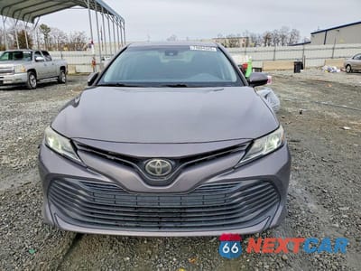 Piąte zdjęcie samochodu w środku: 2018 TOYOTA CAMRY LE VIN:4T1B11HK3JU566144 - miniatura