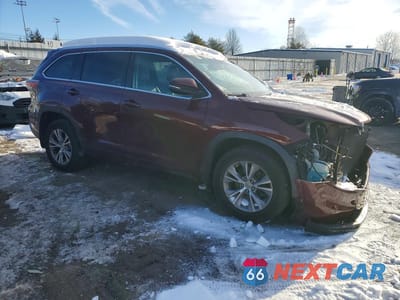 Czwarte zdjęcie samochodu z boku: 2015 TOYOTA HIGHLANDER XLE VIN:5TDJKRFH8FS095901 - miniatura