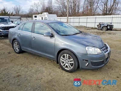 Czwarte zdjęcie samochodu z boku: 2010 VOLKSWAGEN JETTA SE VIN:3VWRZ7AJ7AM060558 - miniatura