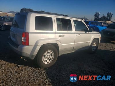 Trzecie zdjęcie samochodu z tyłu: 2011 JEEP PATRIOT SPORT VIN:1J4NT1GA2BD170349 - miniatura