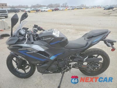 Trzecie zdjęcie samochodu z tyłu: 2025 KAWASAKI EX500 VIN:ML5EXGG15SDA63113 - miniatura