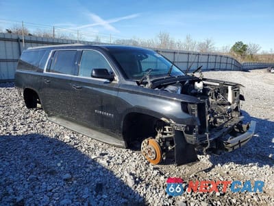 Czwarte zdjęcie samochodu z boku: 2017 CHEVROLET SUBURBAN C1500 LS VIN:1GNSCGKC0HR343339 - miniatura