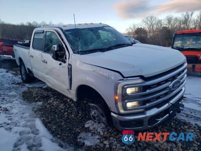 Czwarte zdjęcie samochodu z boku: 2024 FORD F350 SUPER DUTY VIN:1FT8W3BN4RED23320 - miniatura