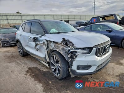 Czwarte zdjęcie samochodu z boku: 2021 VOLVO XC40 T5 R-DESIGN VIN:YV4162UM2M2460389 - miniatura