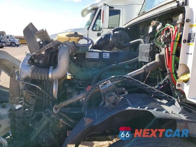 Zdjęcie 7 z 10 samochodu: 2018 VOLVO VNL SEMI TRUCK VIN:4V4NC9EHXJN899555 - miniatura