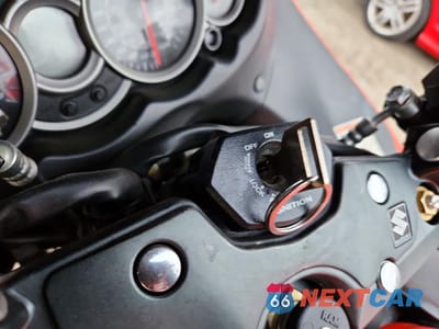 Zdjęcie 8 z 9 samochodu: 2008 SUZUKI GSX1300 R VIN:JS1GX72AX82108449 - miniatura