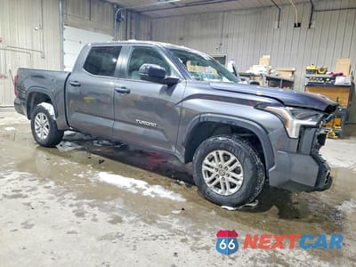 Czwarte zdjęcie samochodu z boku: 2025 TOYOTA TUNDRA SR5 VIN:5TFLA5DB6SX294212 - miniatura