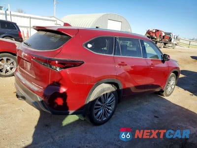 Trzecie zdjęcie samochodu z tyłu: 2022 TOYOTA HIGHLANDER PLATINUM VIN:5TDFZRBH8NS205111 - miniatura