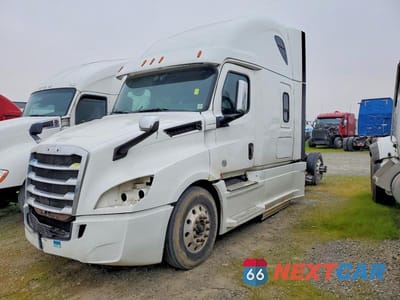 Drugie zdjęcie samochodu z przodu: 2020 FREIGHTLINER CASCADIA 126 SEMI TRUCK VIN:3AKJHHDR1LSLL9001 - miniatura