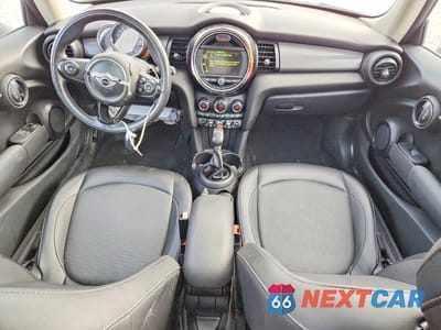 Zdjęcie 8 z 12 samochodu: 2017 MINI COOPER VIN:WMWXP5C57H3C63983 - miniatura
