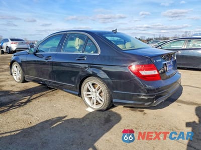 Drugie zdjęcie samochodu z przodu: 2014 MERCEDES-BENZ C 300 4MATIC VIN:WDDGF8AB1ER302787 - miniatura