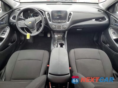 Zdjęcie 8 z 13 samochodu: 2016 CHEVROLET MALIBU LT VIN:1G1ZE5ST5GF267731 - miniatura