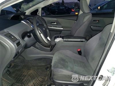 Zdjęcie 7 z 13 samochodu: 2013 TOYOTA PRIUS V VIN:JTDZN3EU2D3205006 - miniatura