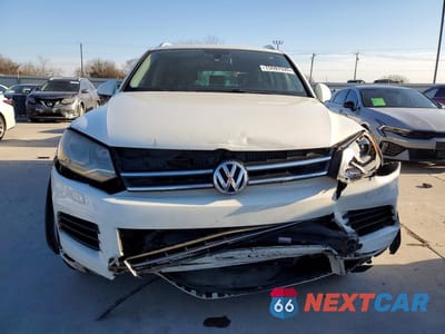 Piąte zdjęcie samochodu w środku: 2011 VOLKSWAGEN TOUAREG V6 TDI VIN:WVGFK9BP3BD002898 - miniatura
