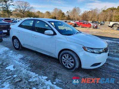 Czwarte zdjęcie samochodu z boku: 2013 KIA FORTE EX VIN:KNAFU4A24D5702236 - miniatura