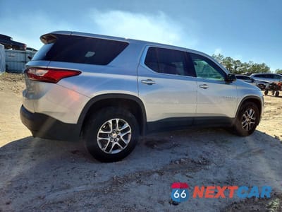 Trzecie zdjęcie samochodu z tyłu: 2019 CHEVROLET TRAVERSE LS VIN:1GNERFKW6KJ117179 - miniatura