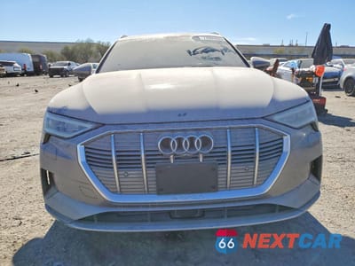 Piąte zdjęcie samochodu w środku: 2019 AUDI E-TRON PRESTIGE VIN:WA1VABGE7KB017704 - miniatura