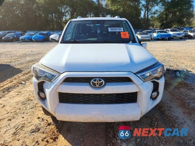 Piąte zdjęcie samochodu w środku: 2018 TOYOTA 4RUNNER SR5/SR5 PREMIUM VIN:JTEBU5JR4J5572566 - miniatura